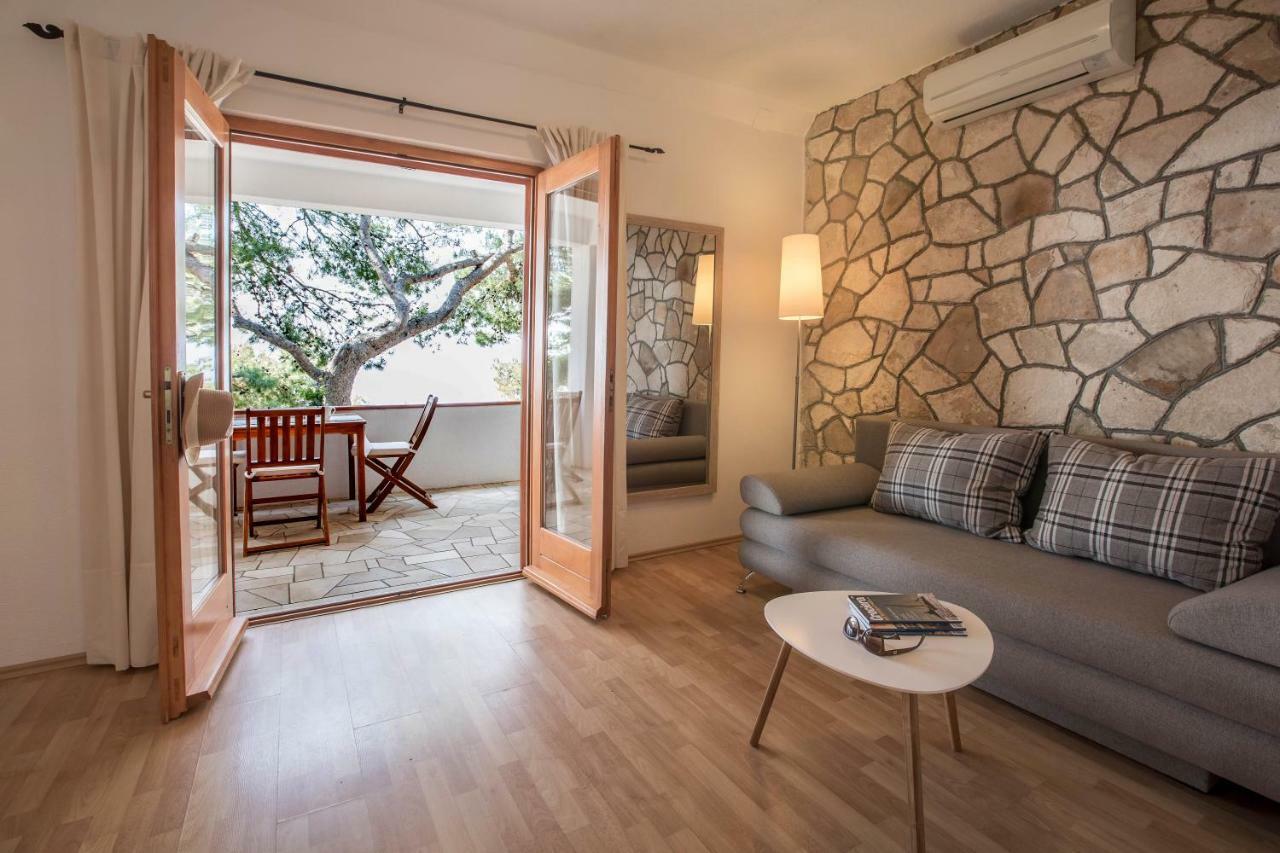 Pod Borom * Sveta Nedelja (Hvar)