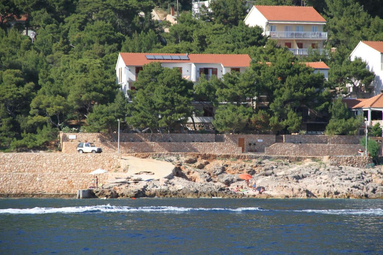 Pod Borom * Sveta Nedelja (Hvar)